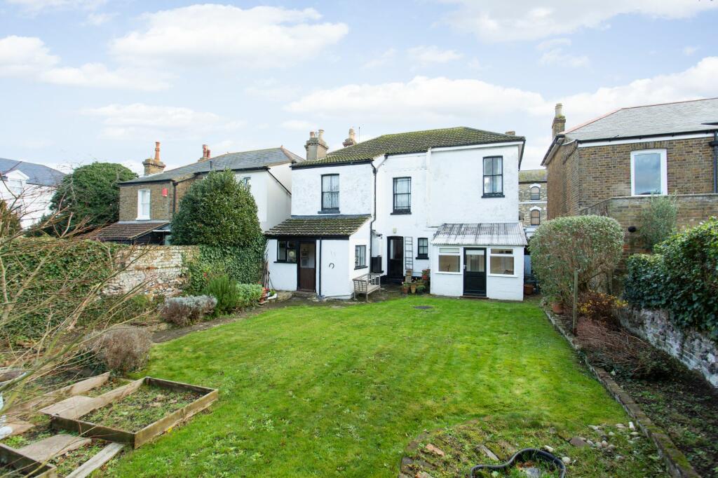 Additional property image - 4 Gladstone Road, Broadstairs, CT10