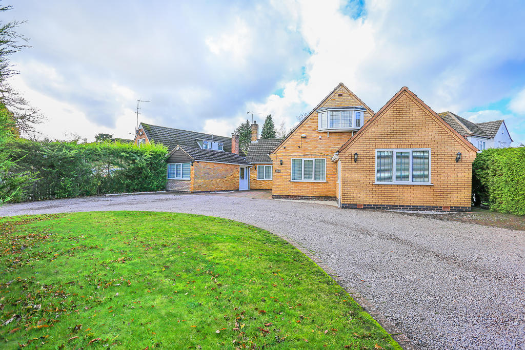 4 bedroom detached house for sale in Bills Lane, Shirley, Solihull, B90