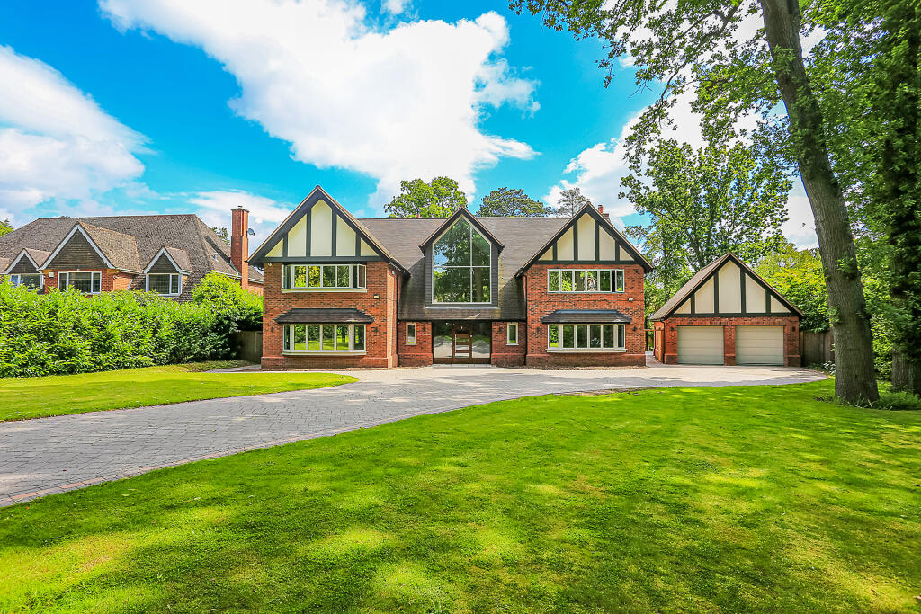 Main image of property: 21 The Crescent, Hampton-in-Arden, Solihull