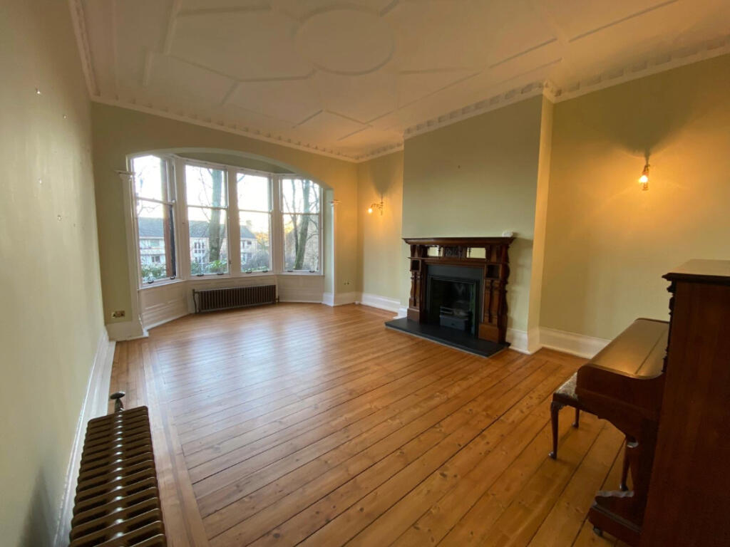 Main image of property: Camphill Avenue, Glasgow, G41 3AU