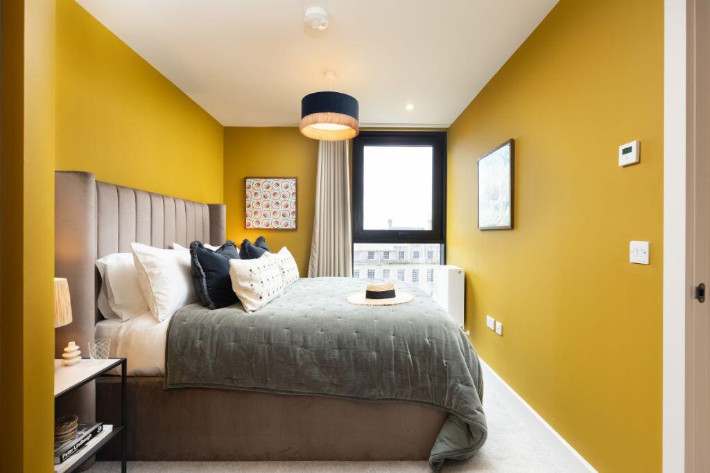 Main image of property: 1 Bed Apartment - Holland Park, G4 2BA