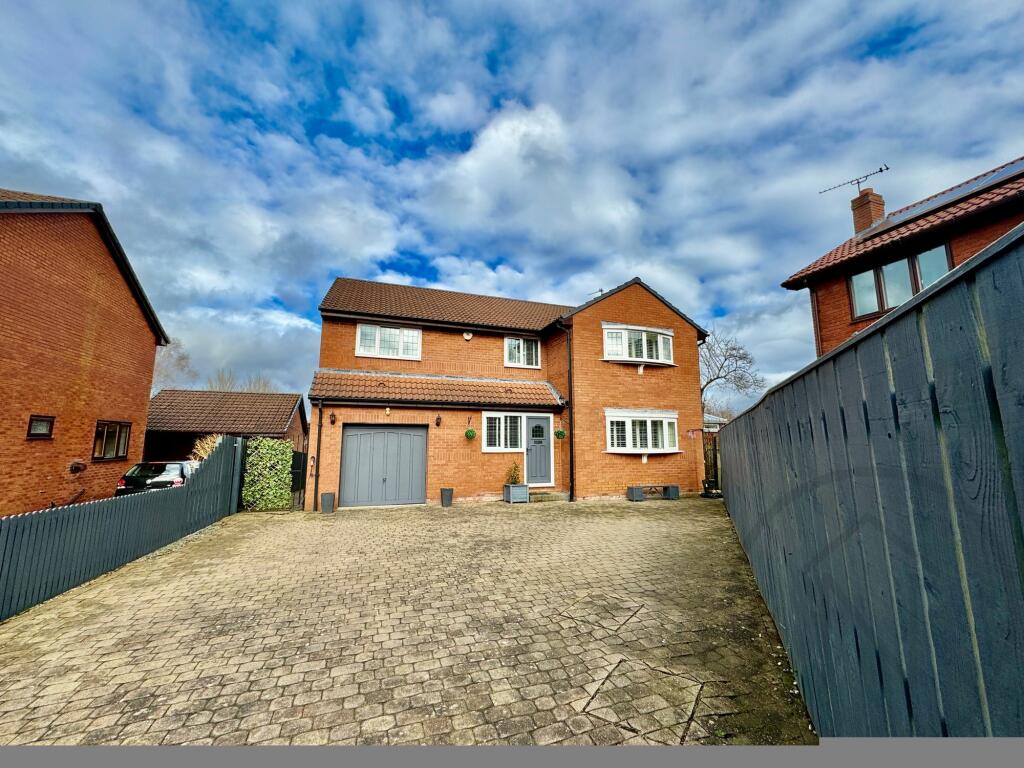 5 bedroom detached house for sale in Menville Close, School Aycliffe, DL5