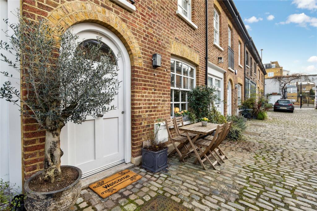 4 bedroom terraced house for rent in Turnchapel Mews, London, SW4