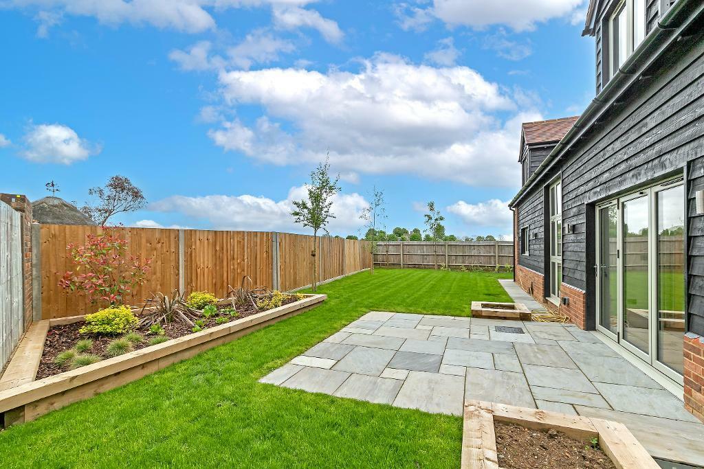 4 bedroom detached house for sale in Dunstable Road, Toddington