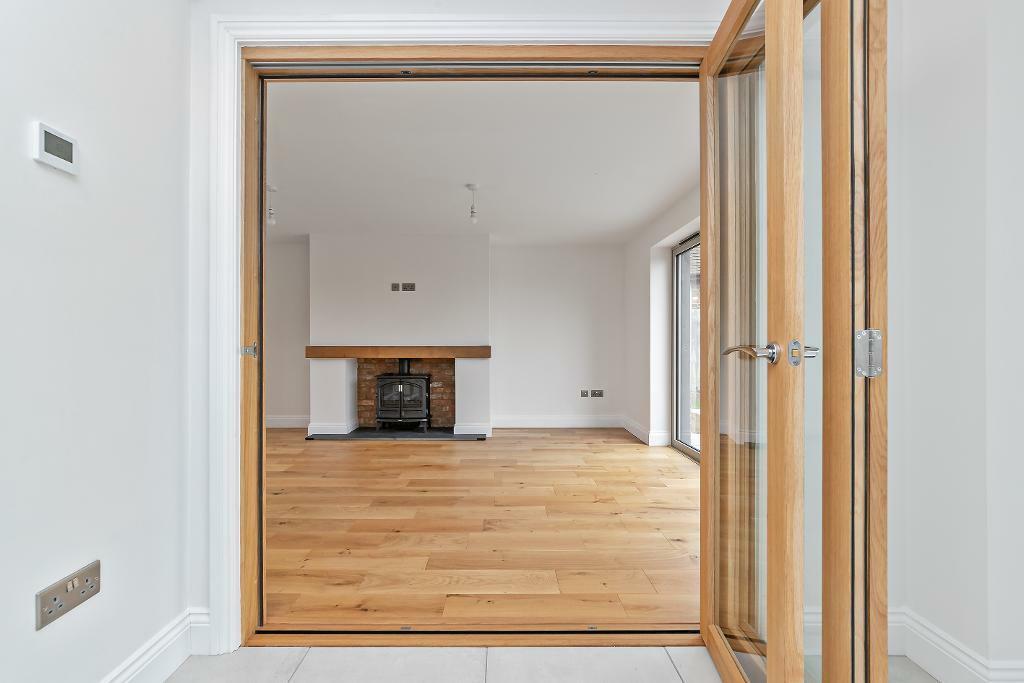 4 bedroom detached house for sale in Dunstable Road, Toddington