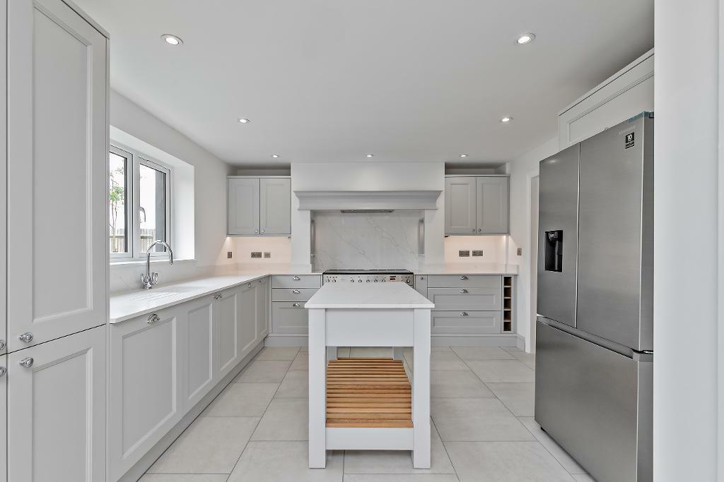 4 bedroom detached house for sale in Dunstable Road, Toddington