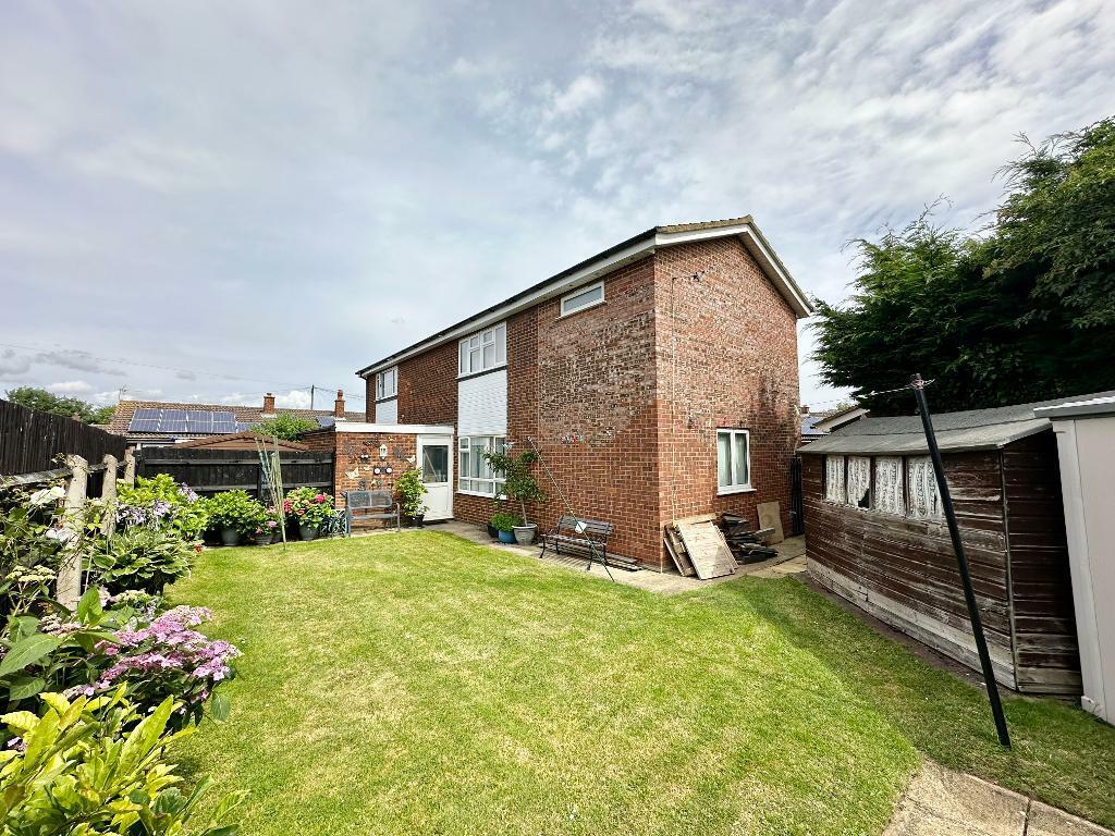 4 bedroom semidetached house for sale in Stanbridge Way, Houghton