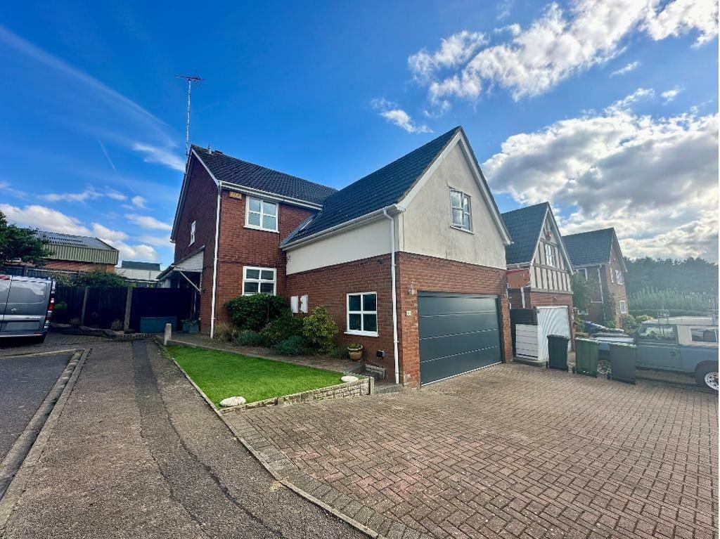 5 bedroom detached house for sale in Wheatlands Close, Maulden, Bedfordshire, MK45 2AG, MK45