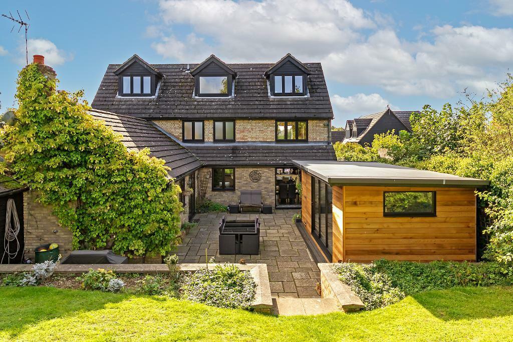 5 bedroom detached house for sale in Streatley Road, Upper Sundon, Bedfordshire, LU3 3PH, LU3