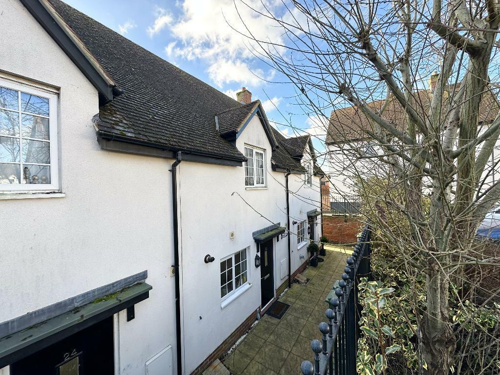 2 bedroom terraced house for sale in Pine Walk, Silsoe, Bedfordshire
