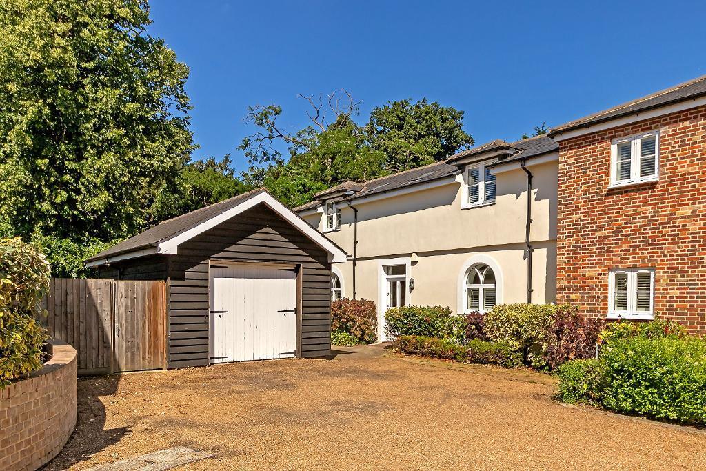 Main image of property: Ampthill Road, Silsoe, MK45 4DX