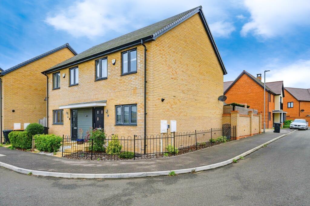 Main image of property: Claudia Close, Houghton Regis, LU5 6GY