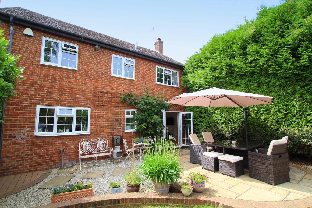 4 bedroom detached house for sale in High Street, Silsoe, Bedfordshire