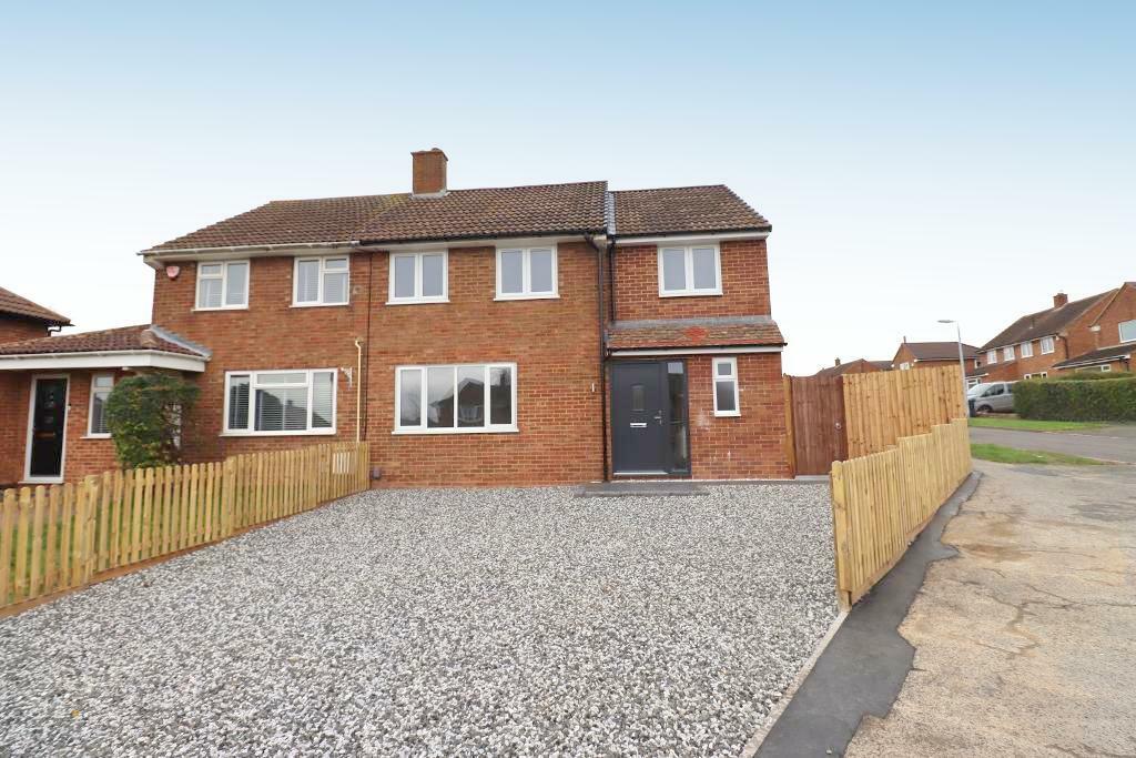 4 bedroom semidetached house for sale in Osborn Road, Barton Le Clay