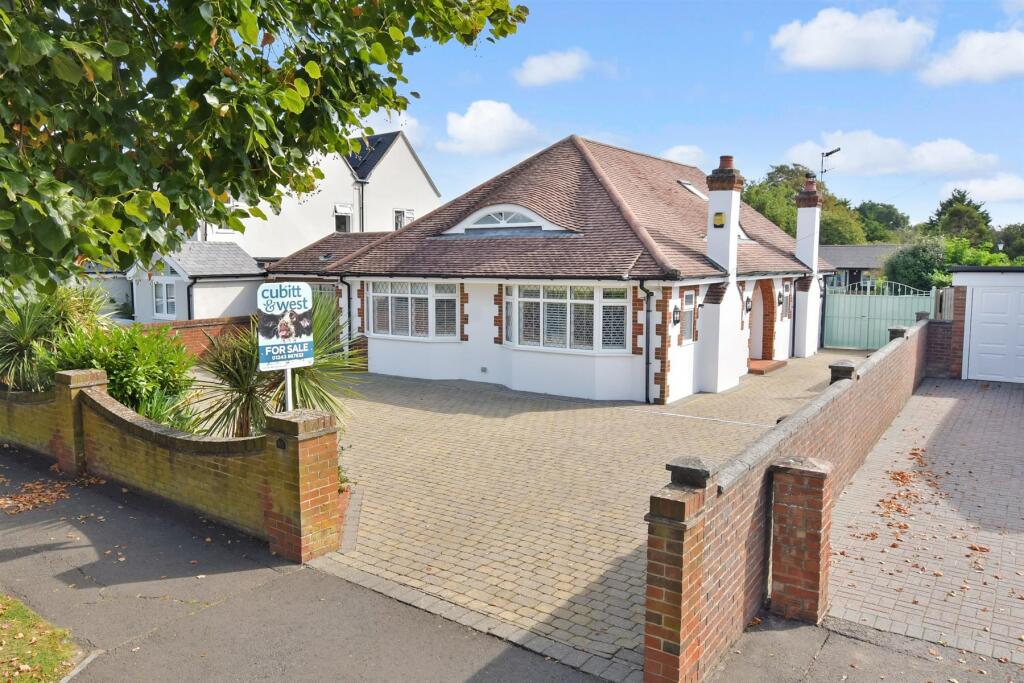 4 bedroom detached house for sale in Downview Road, Felpham, Bognor