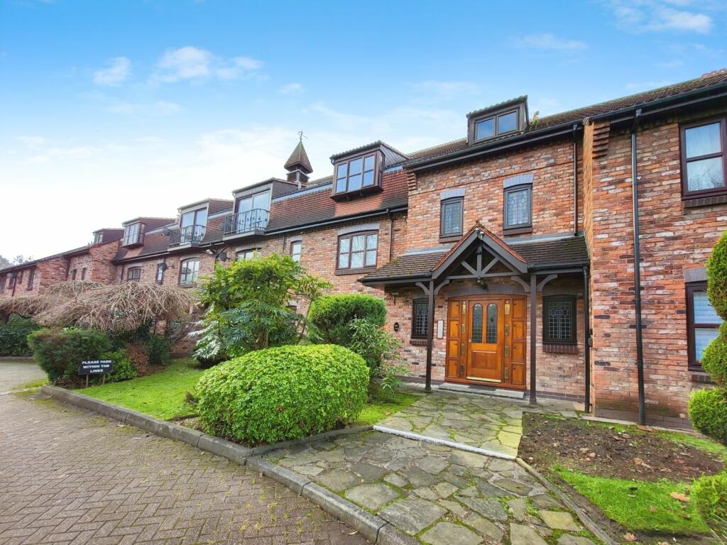 2 bedroom flat for sale in Parrs Wood Road, Didsbury, Greater