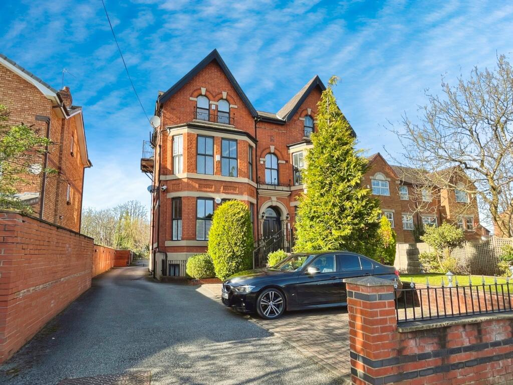 2 bedroom flat for sale in Palatine Road, West Didsbury, Manchester, M20