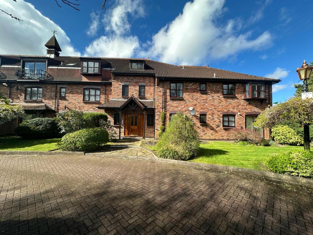 2 bedroom flat for sale in Parrs Wood Road, Didsbury, Manchester, M20
