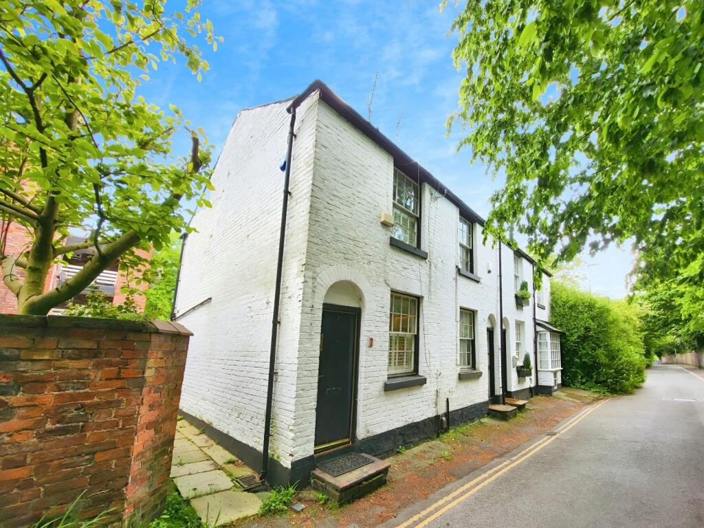 2 bedroom end of terrace house for rent in Millgate Lane, Didsbury