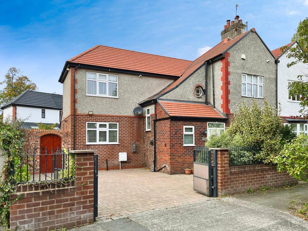 Main image of property: Parrs Wood Avenue, Didsbury, Manchester, M20