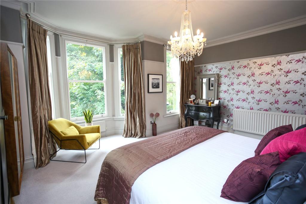 5 bedroom semidetached house for sale in Old Lansdowne Road, West