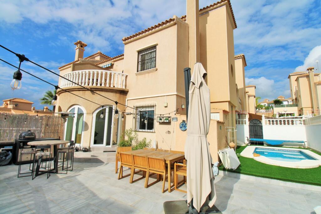 Main image of property: Valencia, Alicante, Villamartin