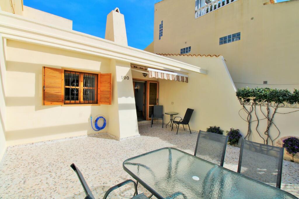 Main image of property: Valencia, Alicante, Playa Flamenca