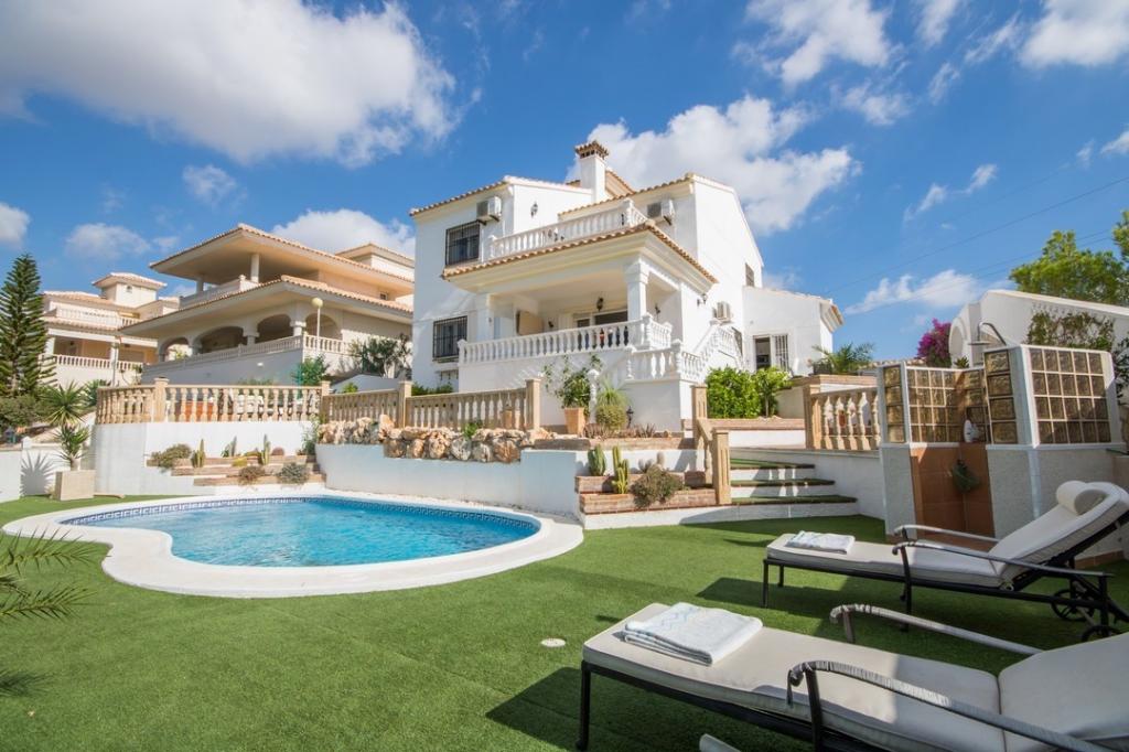 4 bedroom villa for sale in Villamartin, Spain