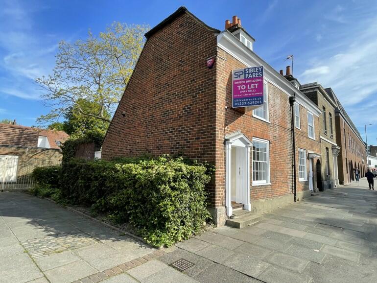 Main image of property: Court Chambers, 9-10 Broad Street, Canterbury, Kent, CT1 2LP