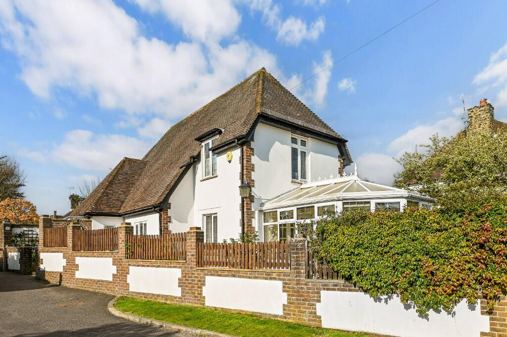 3 bedroom detached house for sale in West Close, MiddletononSea