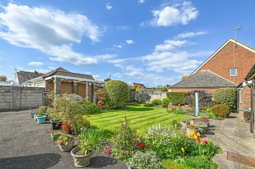 3 bedroom detached house for sale in Flansham Lane, Felpham, Bognor