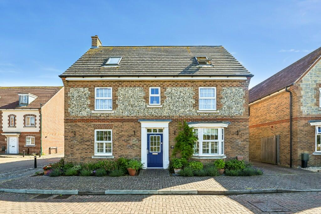 6 bedroom detached house for sale in Blackthorn Avenue, Felpham, Bognor