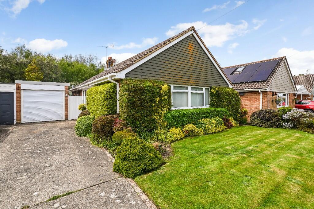 2 bedroom detached house for sale in Golf Links Road, Felpham, Bognor