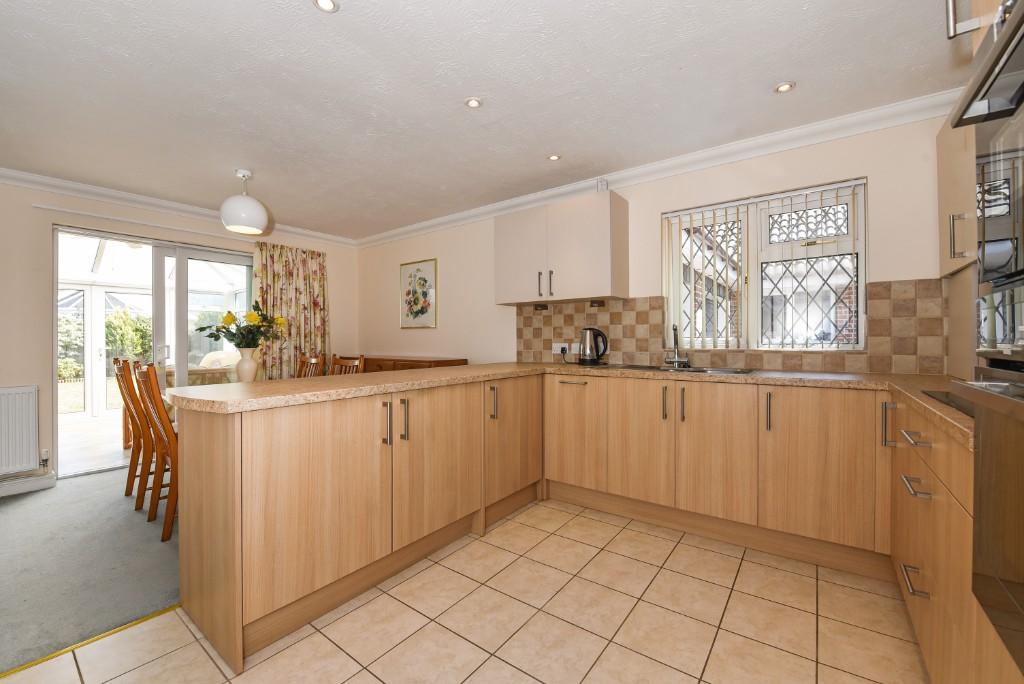3 bedroom bungalow for sale in Lodge Close, MiddletononSea,Bognor