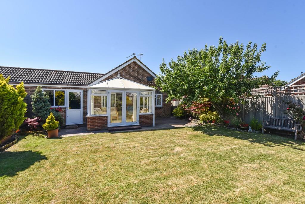 3 bedroom bungalow for sale in Lodge Close, MiddletononSea,Bognor