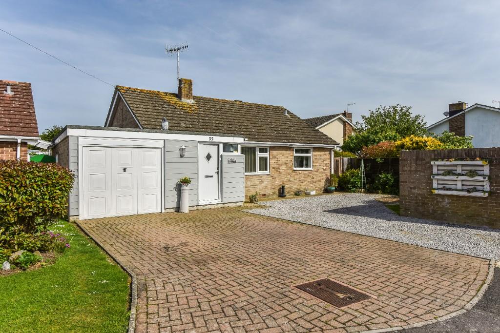 2 bedroom detached bungalow for sale in Hedgeway, Felpham, Bognor Regis