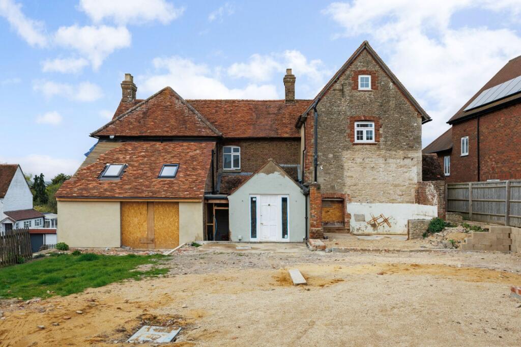 Main image of property: High Street, Tetsworth, Thame, Oxfordshire