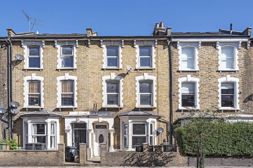 7 bedroom terraced house for sale in Graham Road, Hackney, London, E8