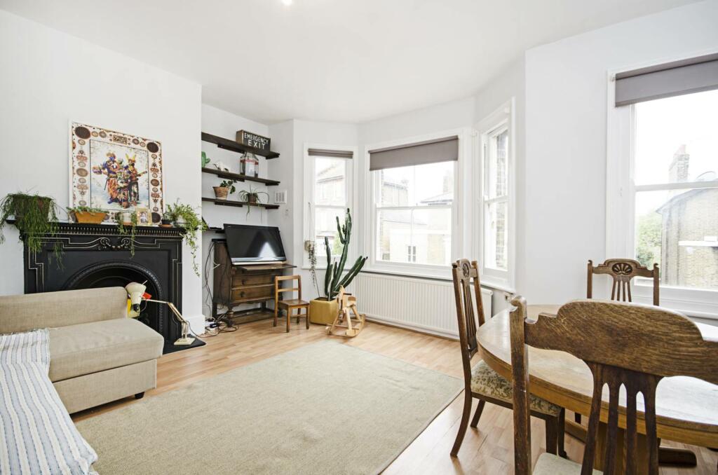 2 bedroom flat for rent in Brookfield Road, Victoria Park, London, E9