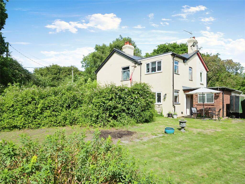 3 bedroom semidetached house for sale in Bradfield Road, Wix