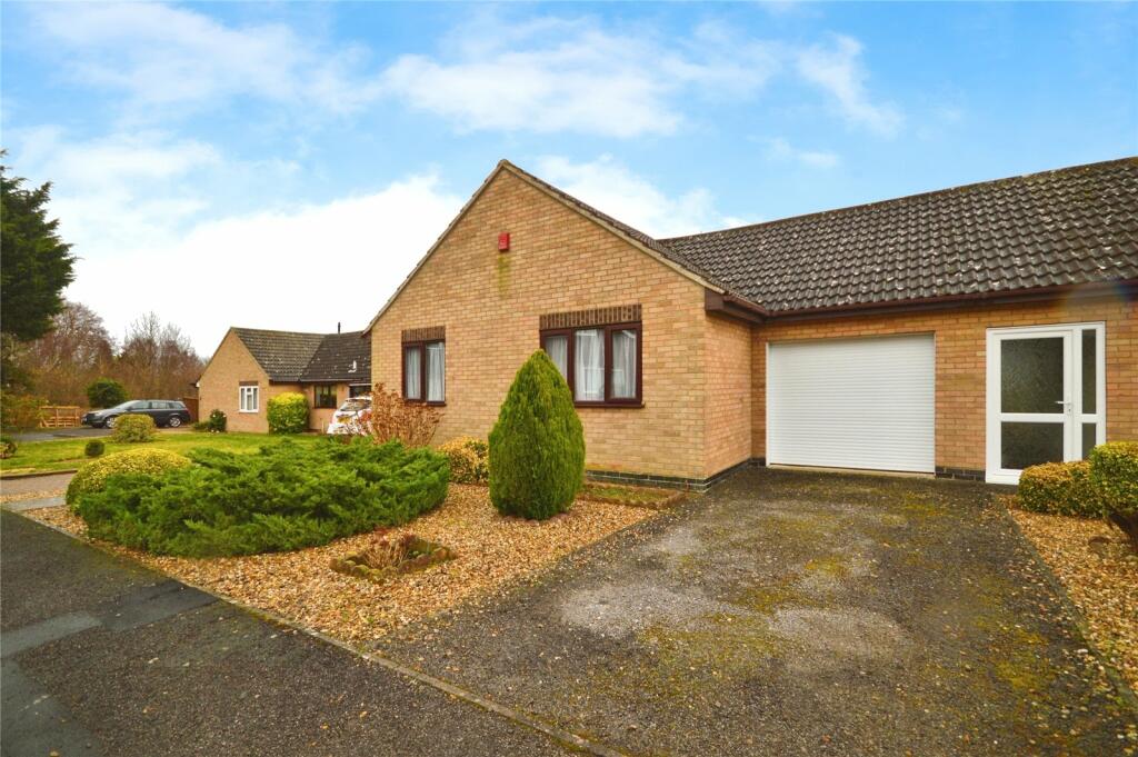 2 bedroom bungalow for sale in Elm Close, Brantham, Manningtree