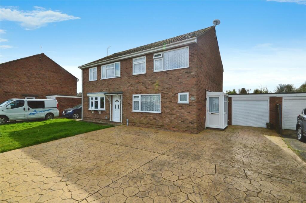 3 bedroom semidetached house for sale in Stour View Avenue, Mistley