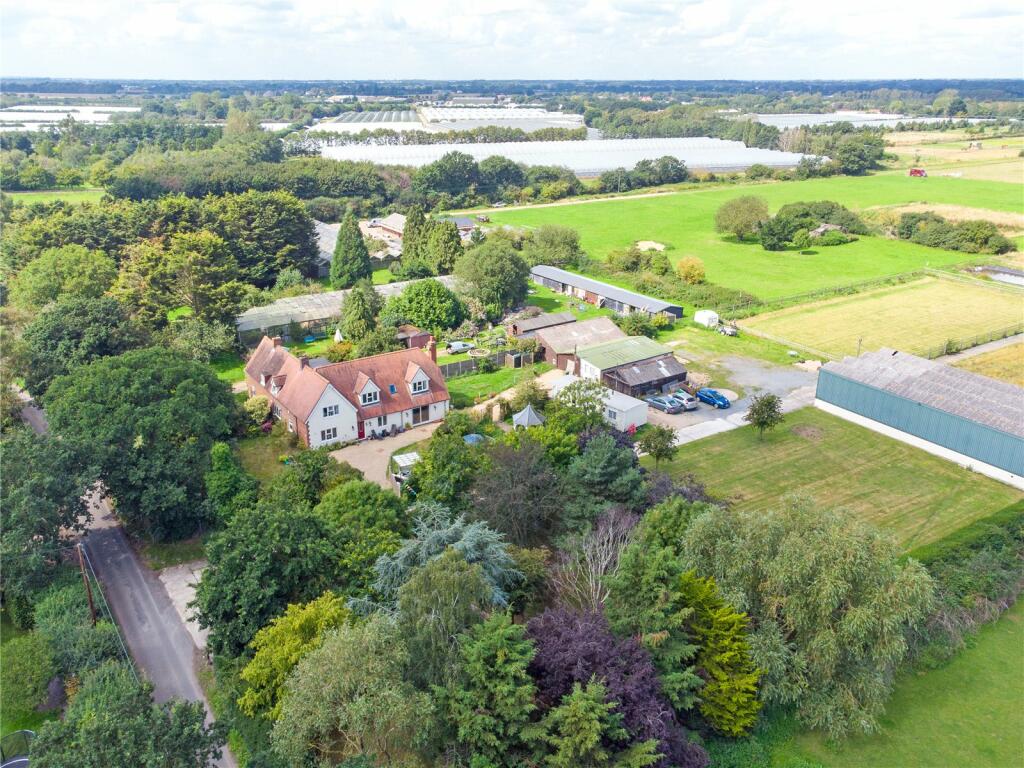 4 bedroom semidetached house for sale in Hungerdown Lane, Lawford, Manningtree, Essex, CO11
