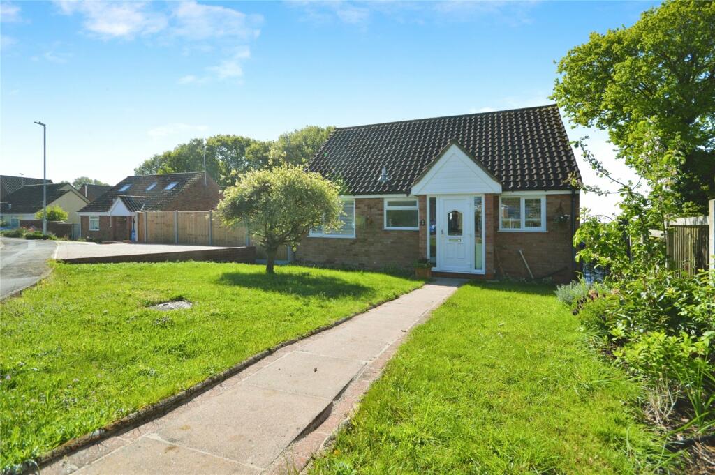 3 bedroom bungalow for sale in Merriam Close, Brantham, Manningtree