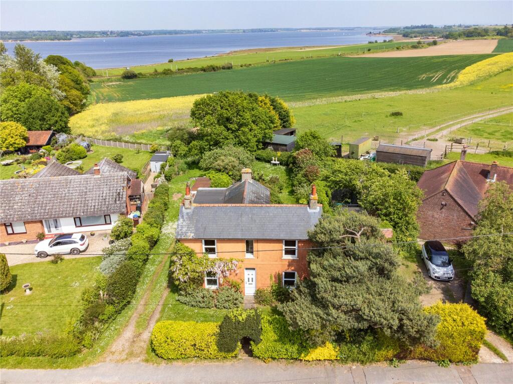 4 bedroom detached house for sale in Station Road, Bradfield