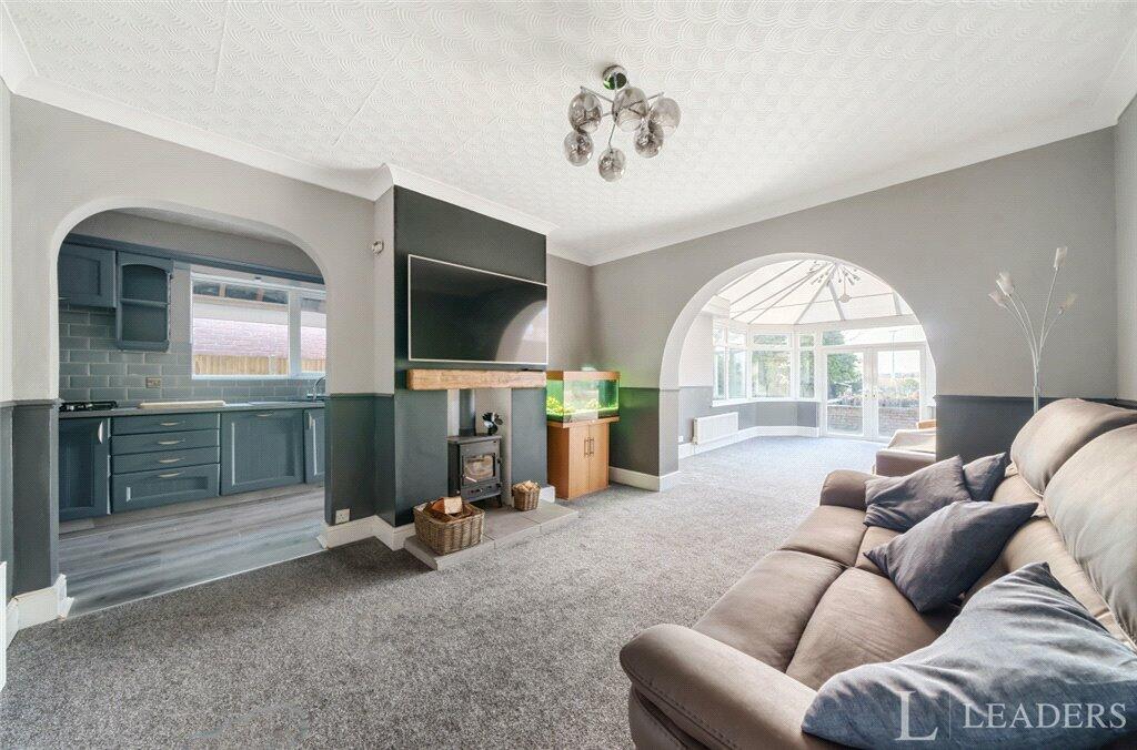 3 bedroom detached house for sale in Southwell Road East, Rainworth