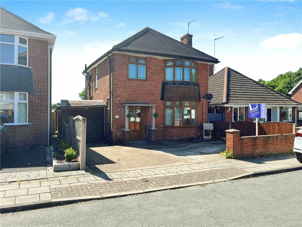 3 bedroom detached house for sale in Charnwood Grove, Mansfield