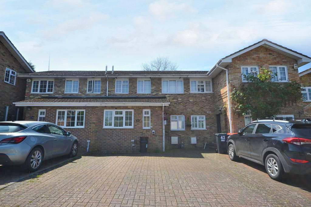 3 bedroom terraced house for sale in London Road, Loughton, Milton Keynes, Buckinghamshire, MK5 8AQ, MK5