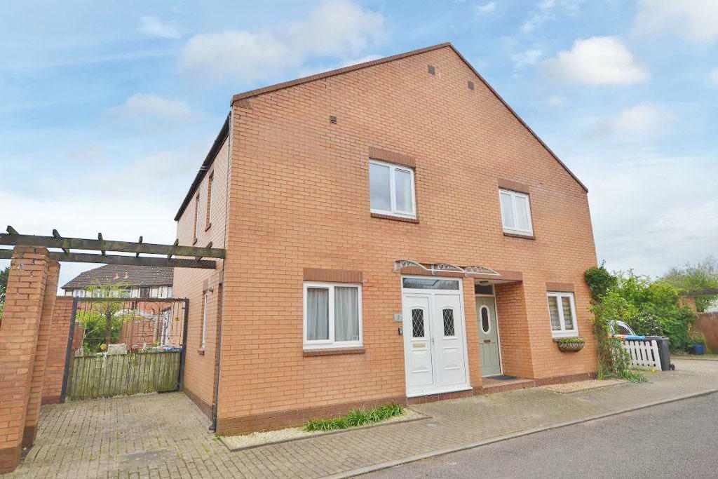 3 bedroom semidetached house for sale in Phillimore Close, Willen Park