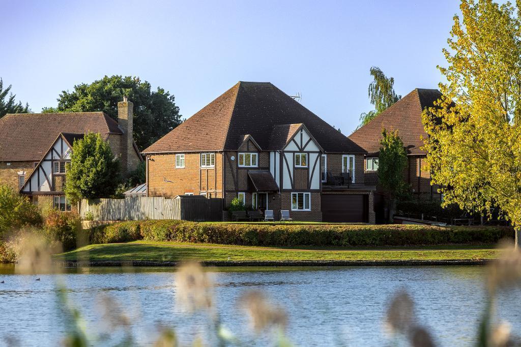 Main image of property: Luxborough Grove, Furzton, Milton Keynes, Buckinghamshire, MK4 1LX